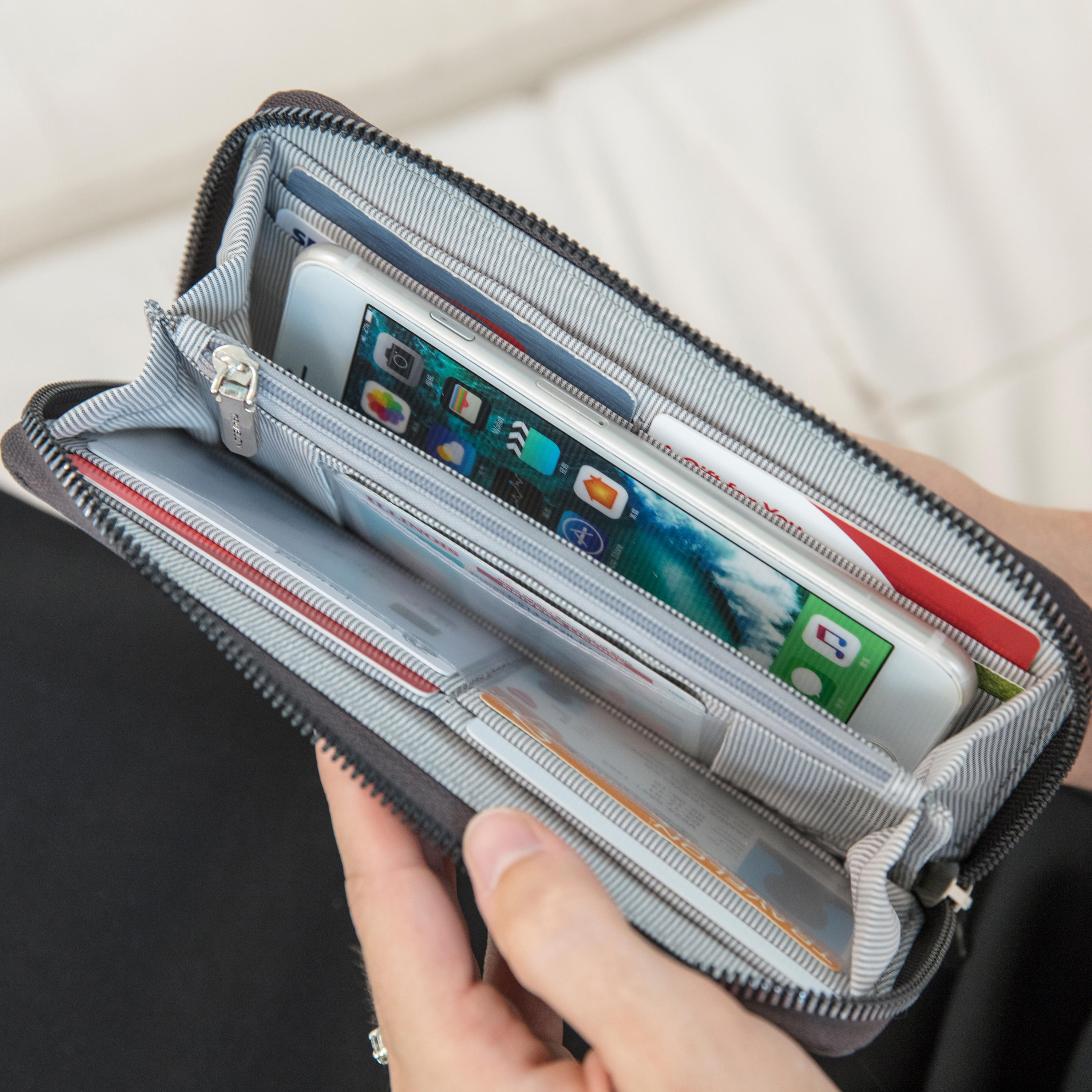 Buy RFID Blocking Single Zip Wallet for USD 33.00 | Travelon Bags